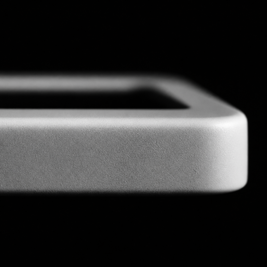 Chamfered ceramic edge of Signet